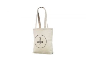 Naturfargede handlenett av tekstil. Mål: 35×35+7 cm
